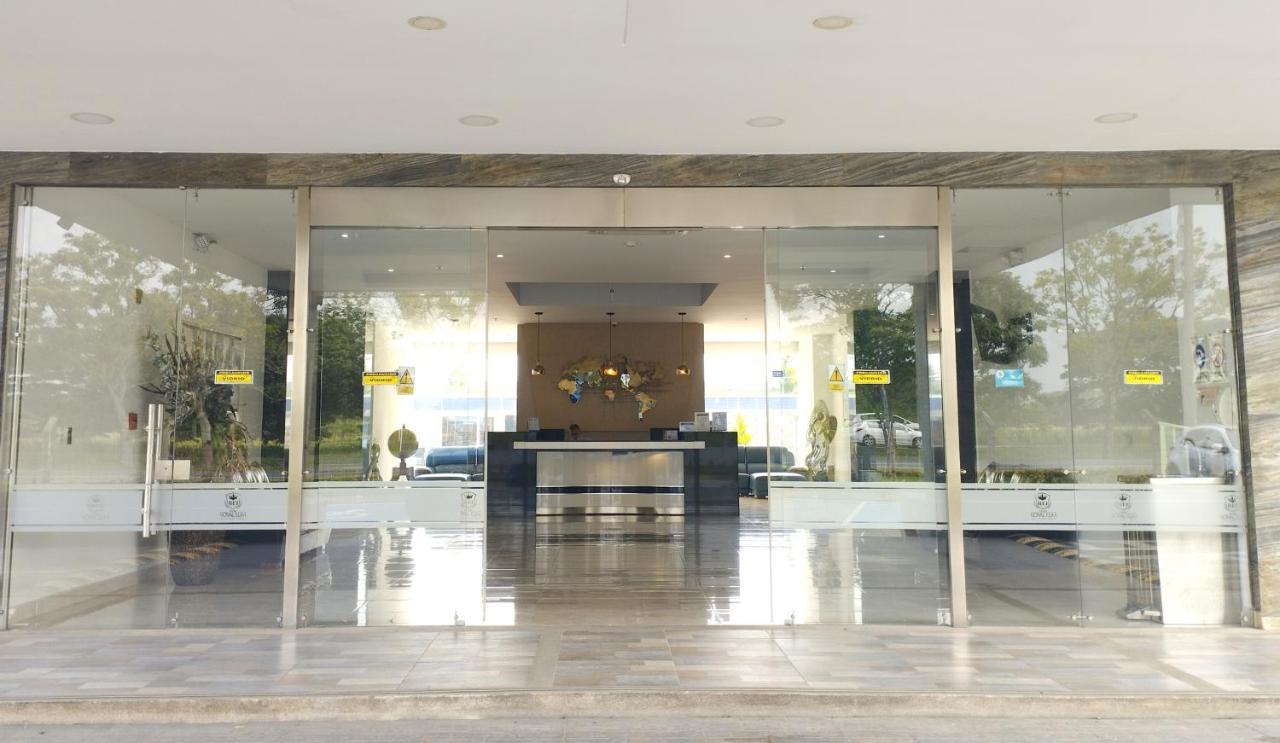 Hotel Royal Elim International Cali Εξωτερικό φωτογραφία Entrance to the museum