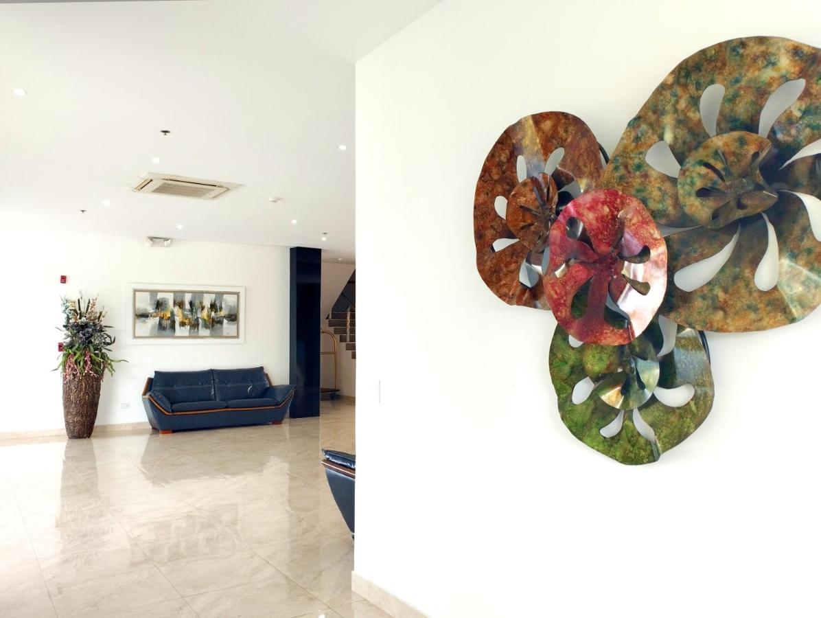Hotel Royal Elim International Cali Εξωτερικό φωτογραφία The interior of the hotel