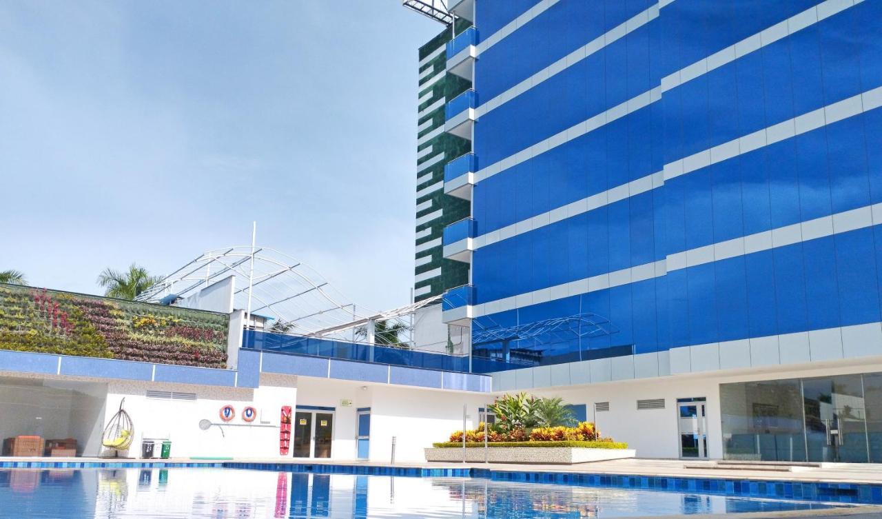 Hotel Royal Elim International Cali Εξωτερικό φωτογραφία The pool at the hotel