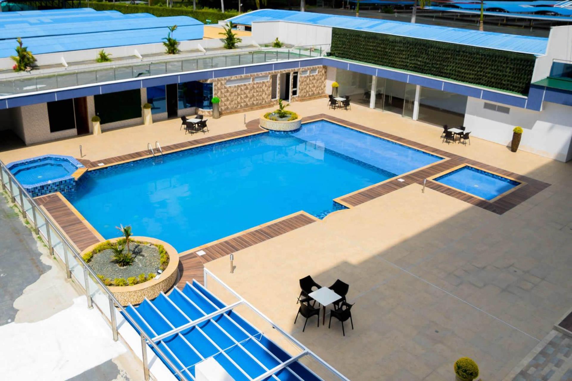 Hotel Royal Elim International Cali Εξωτερικό φωτογραφία The pool at the hotel